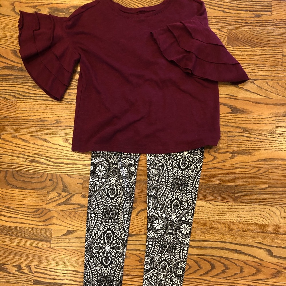 Ladies Outfit: top PM A.NA., bottom M Aeropostale